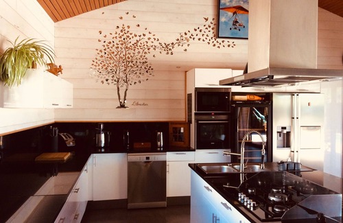 Lacanau Villa | The apricot tree: Villa, driftwood, heated pool