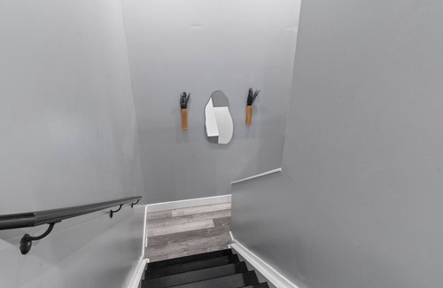 Mantua Apartment | The Aqua Cove nCharming 2bd 2ba wRooftop Access. 10 min from Downtown Philly