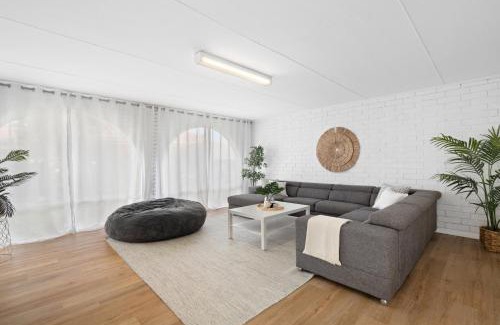 McLaren Vale House | The Arches ~ Style, location and spacious living!