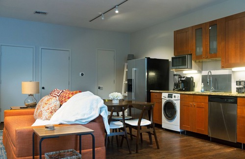 Greenway Plaza-Upper Kirby Apartment | 💎The Architect's Dream! 💎 Luxury Flat, Upper Kirby ⭐️⭐️⭐️⭐️⭐️