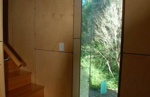 Warrenben House | The Architects House - Architecturally designed home in a scrubland setting with native birdlife and a bush track to the beach