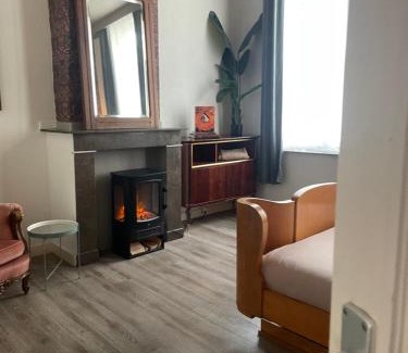 South Antwerp Apartment | The Art Deco Guestroom near Musea