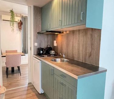 South Antwerp Apartment | The Art Deco Guestroom near Musea