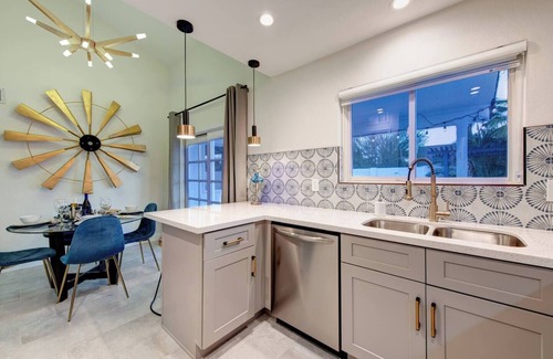 Tempe House | The Artist's Retreat! with free Heated Pool