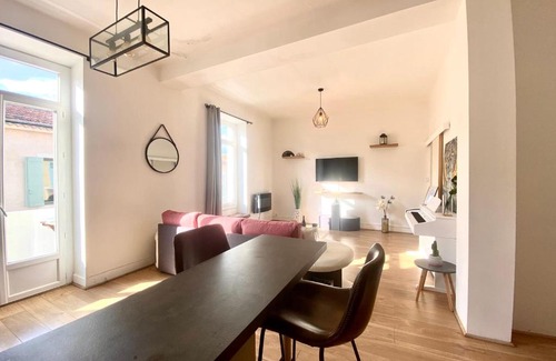 Cadereau Apartment | The Artiste -P2 with balcony in the city center