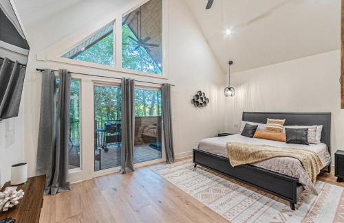 Broken Bow House | The Ash - Private Cabin with Hot Tub Oasis for Two in the Pines