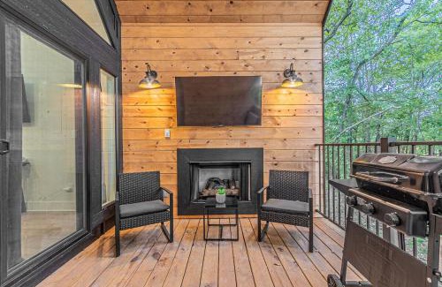Broken Bow House | The Ash - Private Cabin with Hot Tub Oasis for Two in the Pines