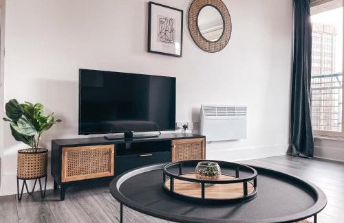 Cardiff City Centre Apartment | The Aspect, by Solace Stays