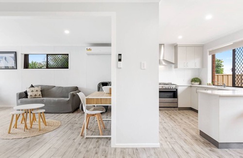 Urangan House | The Aussie Classic Poolside Living by the Marina