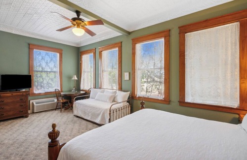 Eastland Hotel | The Austin Room at The Eastland Historic Hotel