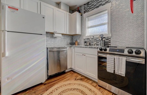 Colorado Springs Villa | The Aviary Villa: Reunion Retreat w/Hot Tub & AC