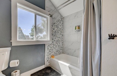 Colorado Springs Villa | The Aviary Villa: Reunion Retreat w/Hot Tub & AC