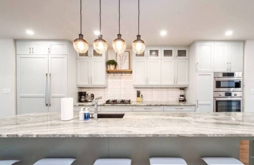 West Edmonton House | The Azure | Near DT & University | TWO King Beds!