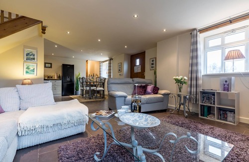 Leek House | The Barn at Brambles Farm - Sleeps 6, Hot Tub