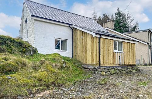 Cwmtirmynach House | The Barn