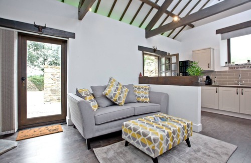 Lanhydrock House | The Barn in Lanhydrock, Bodmin - a cottage that sleeps 6 guests in 3 bedrooms
