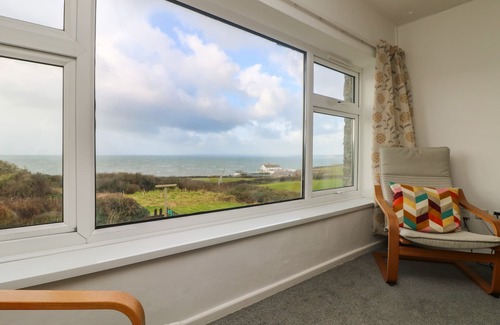Gunwalloe Cottage | THE BARN, pet friendly, country holiday cottage in Gunwalloe