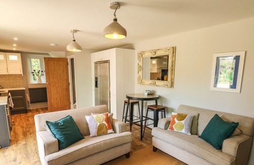Newton Ferrers Cottage | THE BARN, pet friendly, with a garden in Brixton