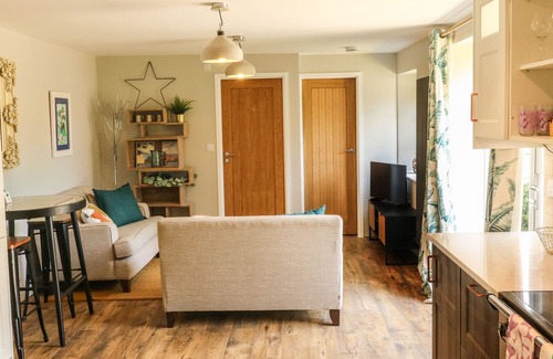 Newton Ferrers Cottage | THE BARN, pet friendly, with a garden in Brixton