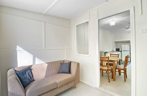Arcadia Apartment | The Barracks Arcadia 2 - Renovated unit steeped in classic Australian history, near Alma Bay