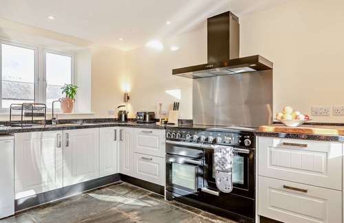 Pancrasweek House | The Barton - Three Bedroom House, Sleeps 6