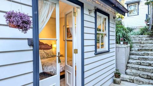 Waverton House | The Bath House cosy &luxe garden Cottage near CBD