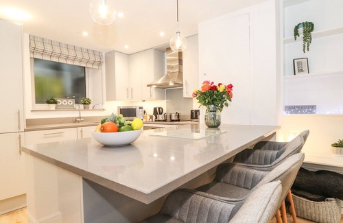 Waterhead Cottage | THE BAY COTTAGE, pet friendly, character holiday cottage in Ambleside