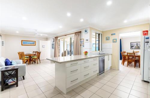 Shoal Bay House | The Bay House Shoal Bay huge five bedroom holiday home with WiFi and Foxtel