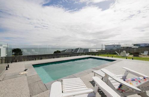 San Remo House | The Bay View San Remo by Ready Set Stay- BYO LINEN & TOWELS