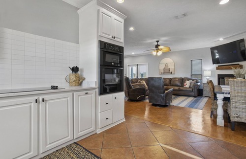 Shoreline Park House | The Bayhouse - Unobstructed Views, Beautiful Sunsets, and a Boat Ramp.