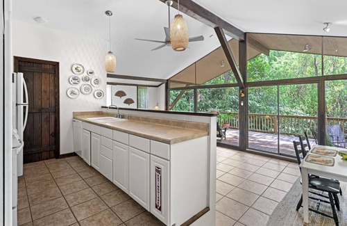 Ocean Springs House | The Bayou Bungalow - Cozy Bungalow, King Bed, near East Beach!