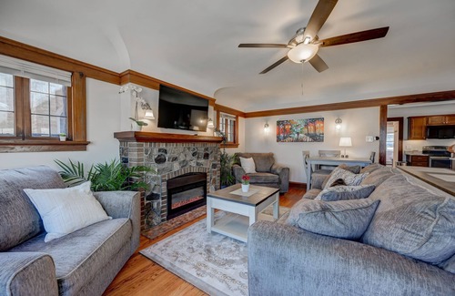 Bay View House | The Bayview Bungalow!: 5 Mins to Downtown