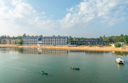 Traverse City Hotel | The Baywatch Resort