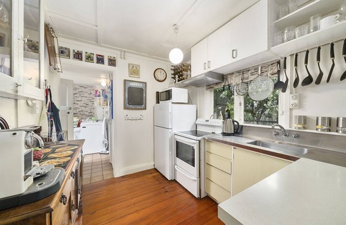 Waikanae House | The Beach Bach - Waikanae Beach Holiday Home