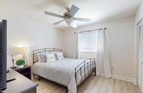 Naples Park House | The Beach Hive Cottage