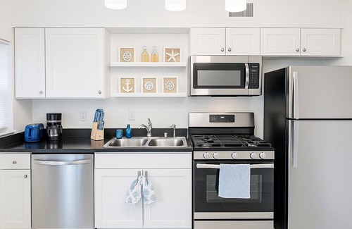 Bayview Apartment | The Beach House 30+ day stays. A 4 minute walk to the beach! Pet friendly!