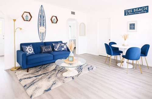 Bayview Apartment | The Beach House 30+ day stays. A 4 minute walk to the beach! Pet friendly!