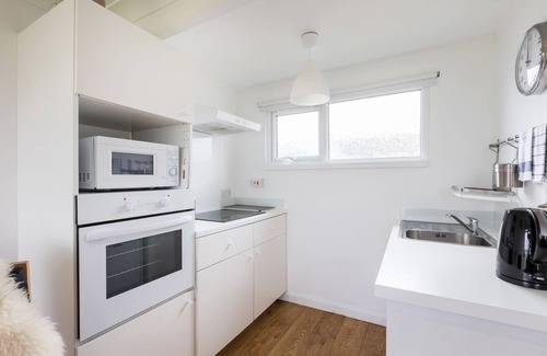 Camber Ski Chalet | The Beach Huts - Yellow Seaside Chalet - Camber Sands