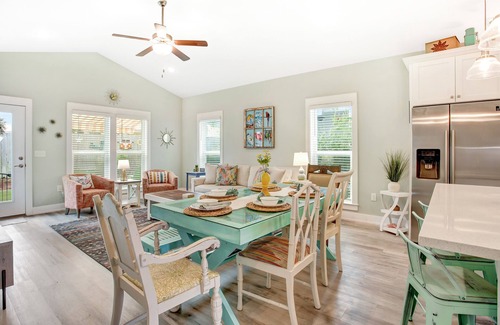 El Centro Beach House | The Beach is Calling. Rest. Relax. Recharge. 300 Meters To The Beach!