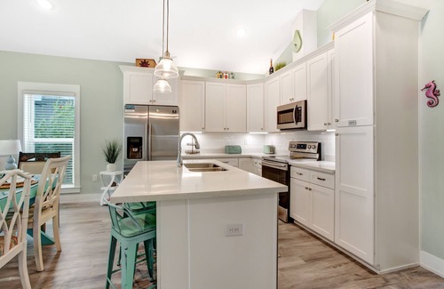 El Centro Beach House | The Beach is Calling. Rest. Relax. Recharge. 300 Meters To The Beach!