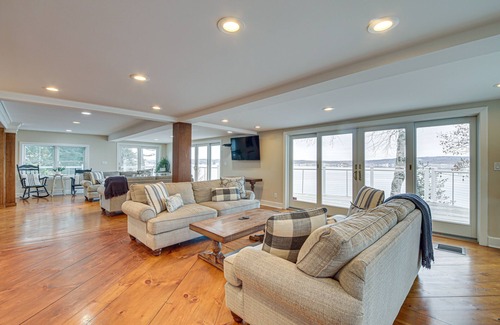 Stockton Springs Villa | ‘The Beachhouse’ Retreat w/Prescot Bay Views!