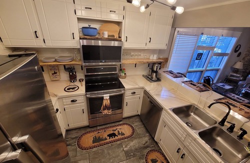 Mount Ida Resort | The "BEAR DEN" on Lake Ouachita at Mtn Harbor Resort 2BR Condo many amenities