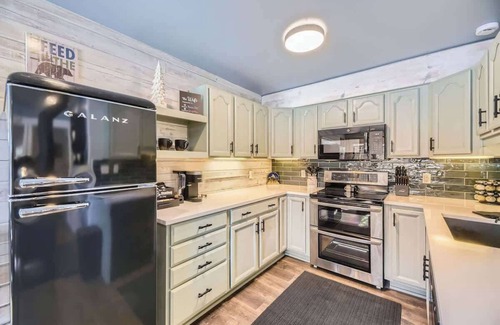 Morrison House | The Bear's Den, Hot Tub Retreat, Family Home