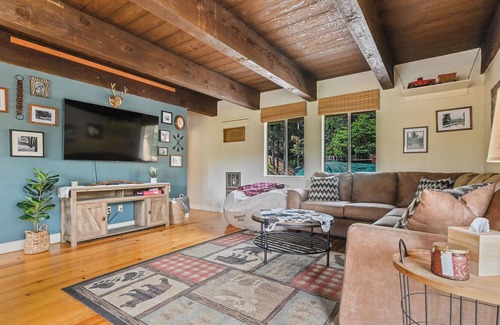 Twain Harte Cabin | The Bearfoot Lodge - Just minutes from downtown Twain Harte