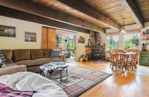Twain Harte Cabin | The Bearfoot Lodge - Just minutes from downtown Twain Harte