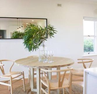 Tanunda House | The Beech House-Hill views, peaceful location, 2BR