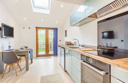 Pitchcombe Cottage | THE BELFRY, romantic, with a garden in Evesham