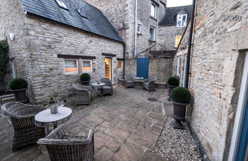 Stow-on-the-Wold Hotel | The Bell & Stuart House