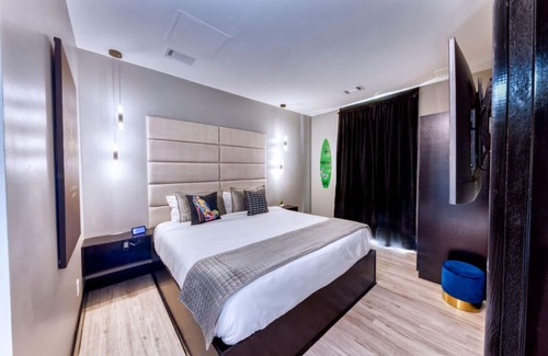Biloxi Hotel | The Bella Downtown, 90210 Suite, Sleeps 2, King Bed, Balcony