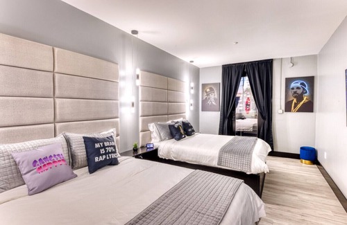 Biloxi Hotel | The Bella Downtown's Young Money Manor Suite, 2 Queen Beds, Sleeps 4